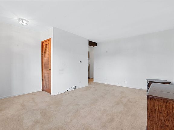 3rd image of 1527 Highland Ave