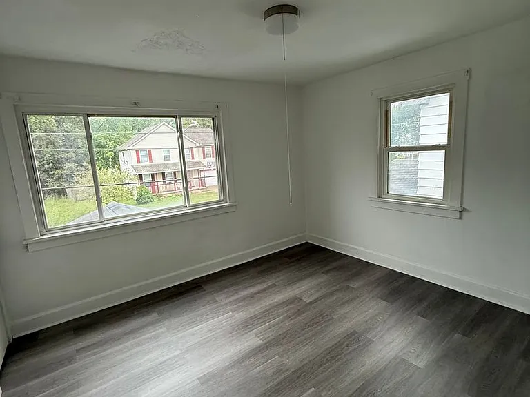 10214 Avon Ave — Photo 11