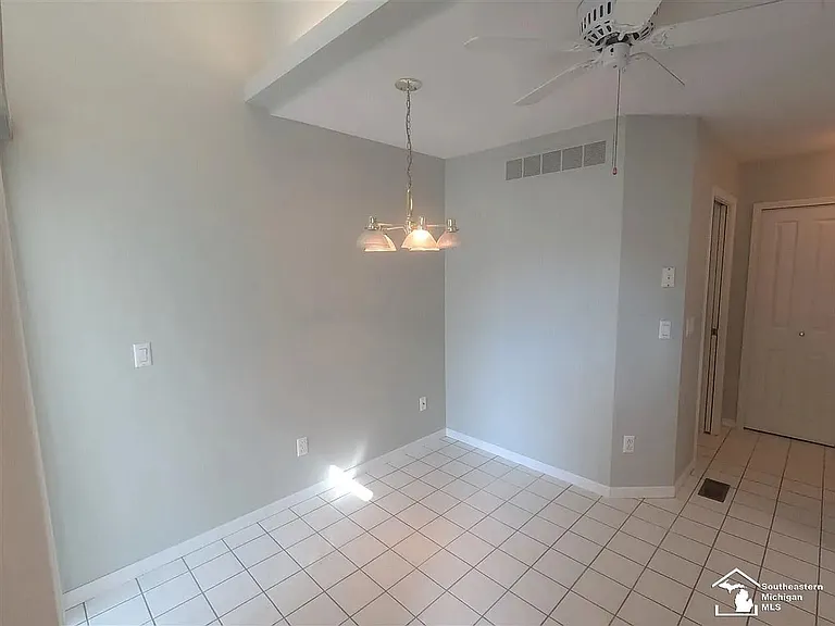 304 Meadowlands Ct #304 — Photo 9
