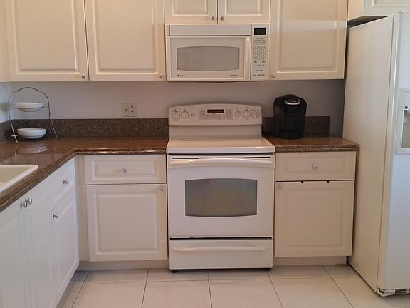 3rd image of 22 Harbour Isle Drive W #Ph01