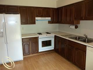 5th image of 3039 Lindenwood Dr #105