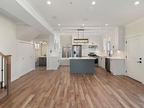 2nd image of 3843 Fleming St