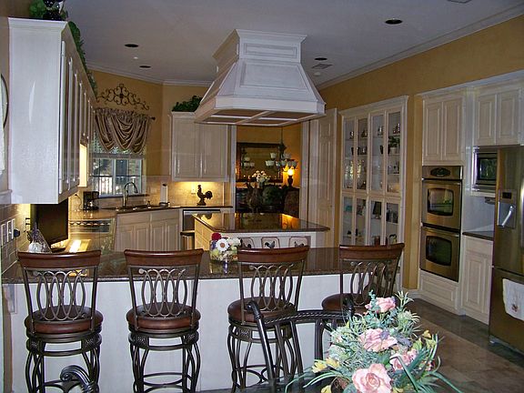 3rd image of 2670 Farmers Branch Ln