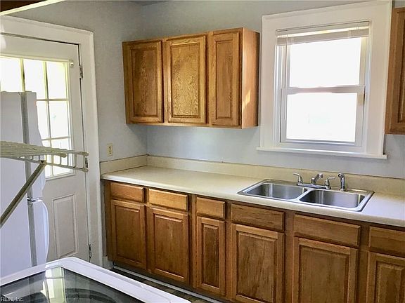 5th image of 1563 Norcova Ave