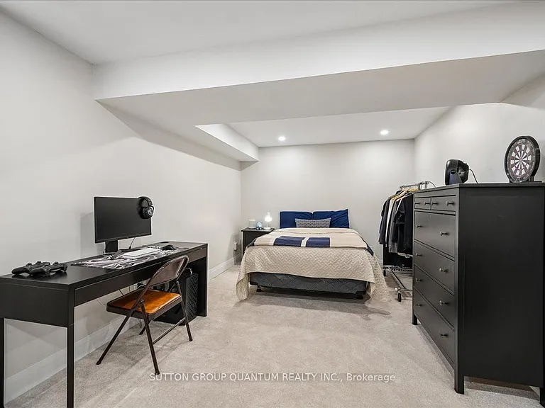 1120 Montgomery Dr — Photo 11