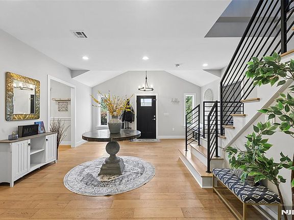 5th image of 68 Serpentine Rd