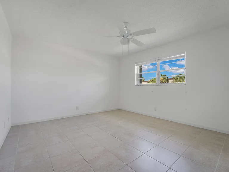 3075 Gardens East Dr #24 — Photo 12