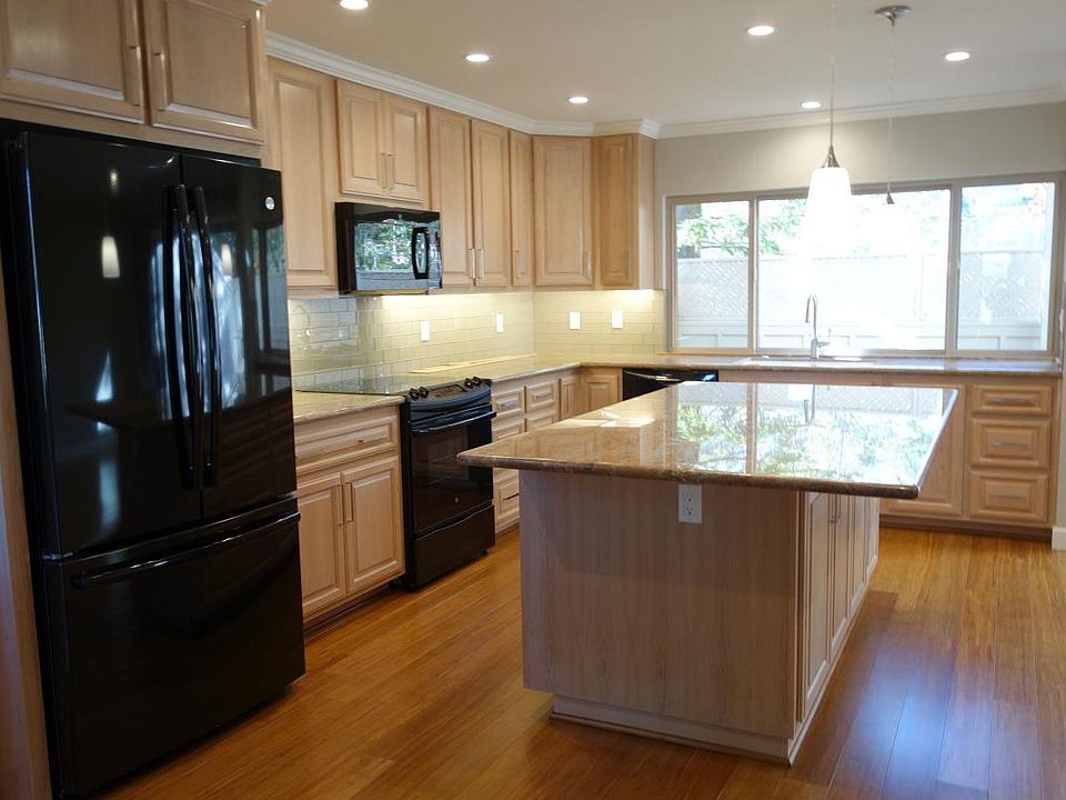 Kitchen & Island