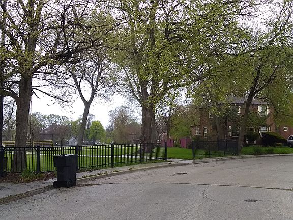5th image of 9800 S Bensley Ave