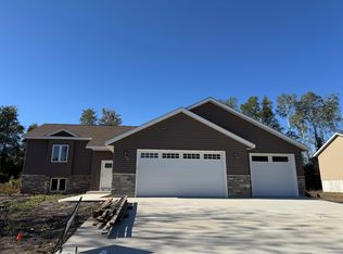1360 Greenleaf Rd, Owatonna, MN 55060