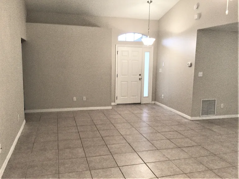 821 Park Trail Dr — Photo 3