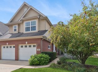 2563 Cedar Hill Ln, Woodridge, IL 60517