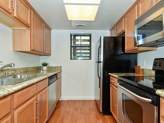 5th image of 14954 Avenida Venusto Unit 93