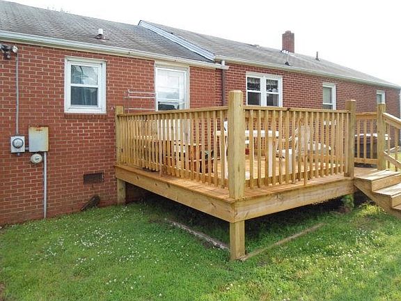 4th image of 1504 Pearman St
