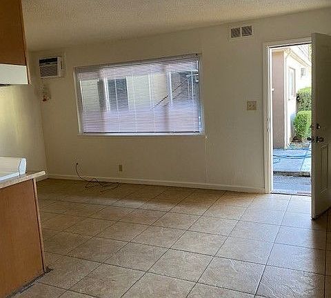 5th image of 219 E Park St APT 9