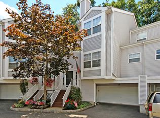 1305 Grandview Ct, Whippany, NJ 07981