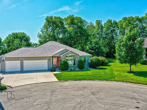 5th image of 635 Magnolia Ln