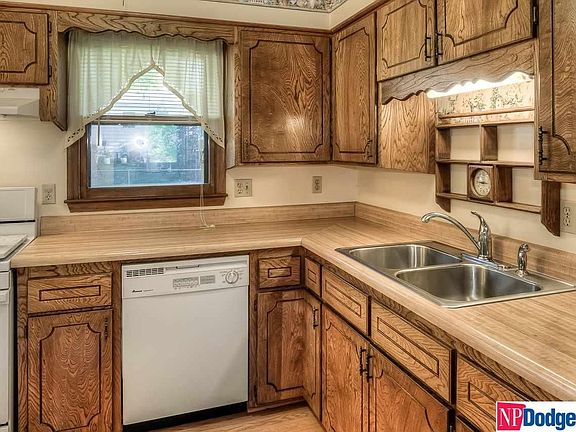 5th image of 3012 Evelyn St