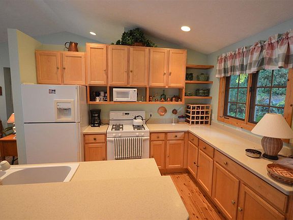 4th image of 6054 Lake Leelanau Dr