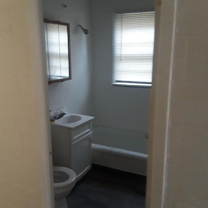 2nd image of 2264 Pennsylvania St