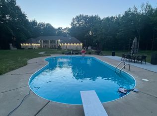 1032 Abbey Rd, Monroe, MI 48161