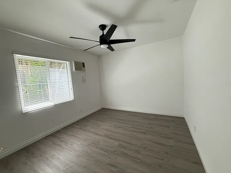 Lillian Way Apartments — Photo 9