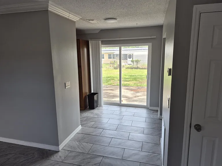 2903 Calumet Dr — Photo 3