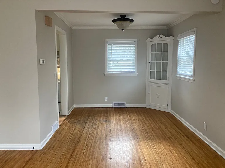 55 Stanford Rd W — Photo 8