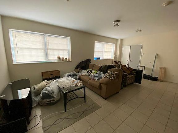 5th image of 51 W Hoffman Ave