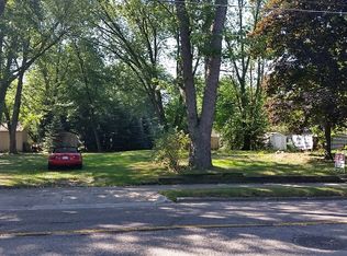 1320 S Shore Dr, Holland, MI 49423