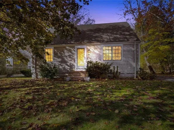 64 Beach Plum Rd, Narragansett, RI 02882