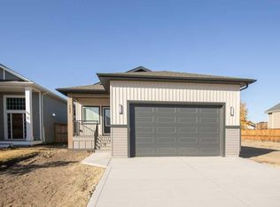 151 E Cedar Sq, Blackfalds, AB T4M0A4