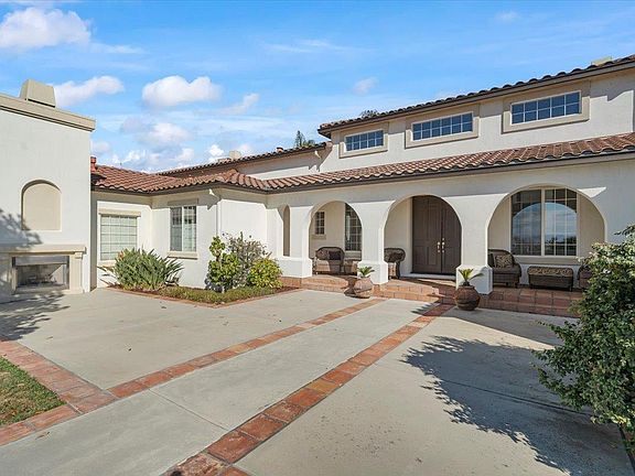3rd image of 1177 Canyon Dr