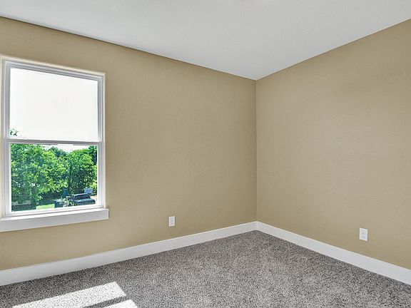 5th image of 300 Woodgrove Dr #A