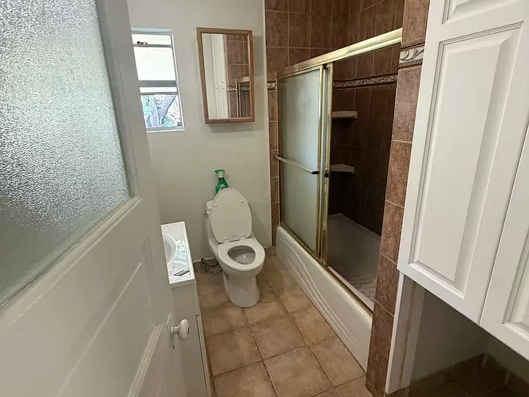1323 W 41st St — Photo 11