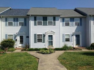 219 Hunter Hills Cir APT 8, Bristol, TN 37620