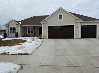 1620 Creekview Ln, Oconomowoc, WI 53066