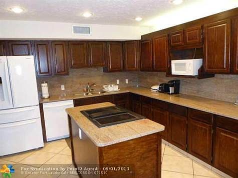 4th image of 3020 SW 21st Ct