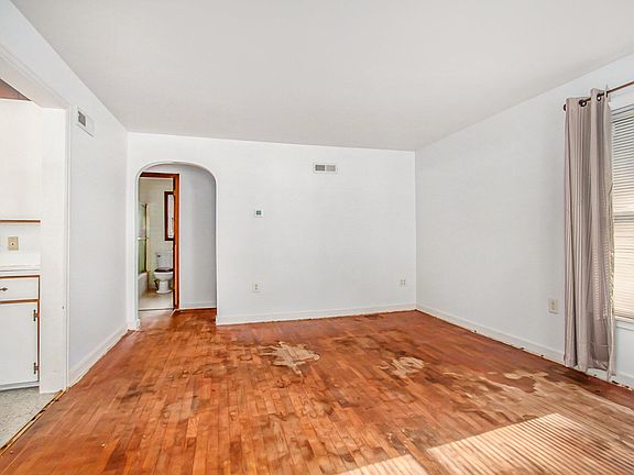 5th image of 951 Wilson Ave