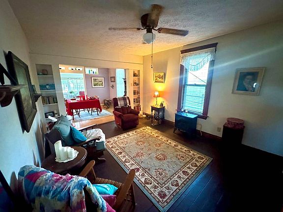 5th image of 132 Prospect St