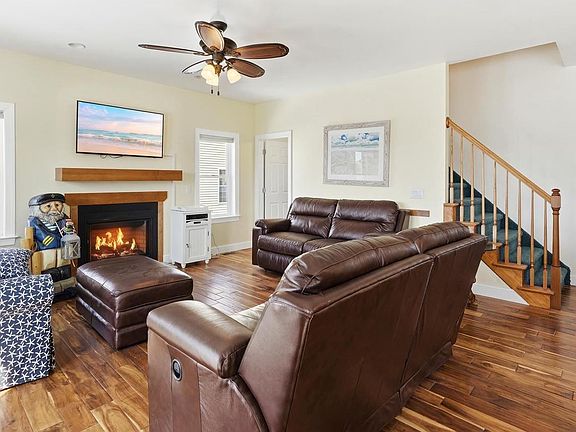4th image of 139 N Spinnaker Dr