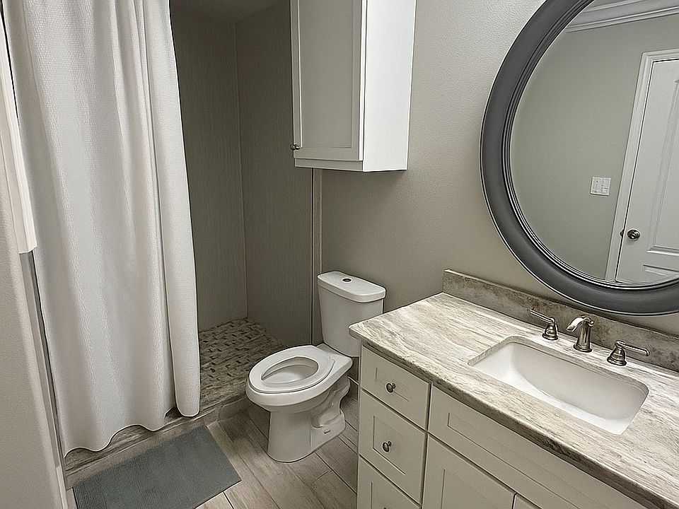 master en-suite bathroom