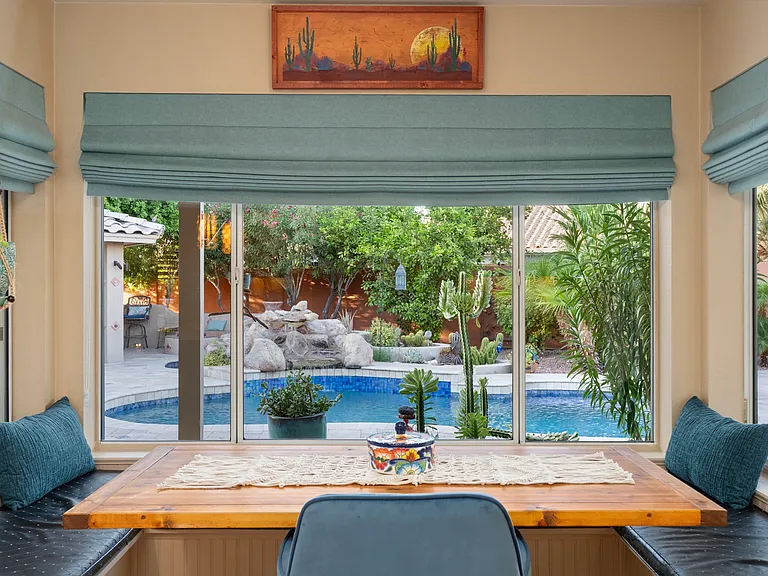 372 W Amoroso Dr — Photo 43