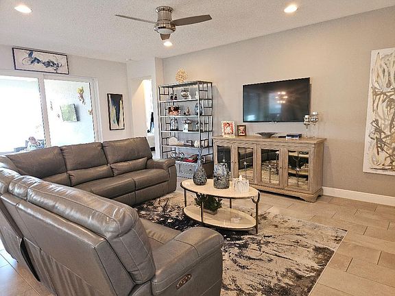 4th image of 12509 SW Silverwood Avenue
