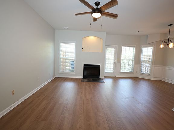 2nd image of 3811 Thayer Trce