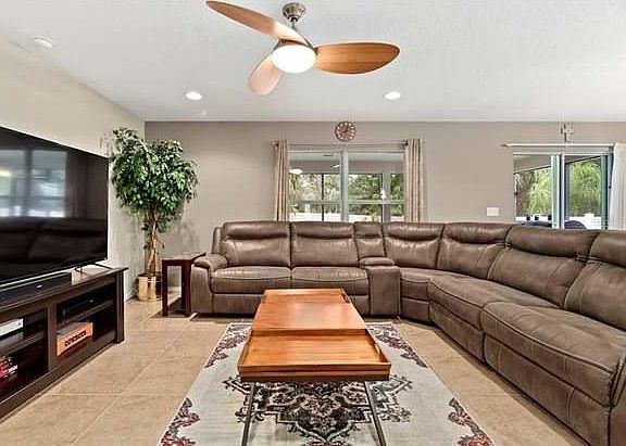 5th image of 1851 College Park Dr