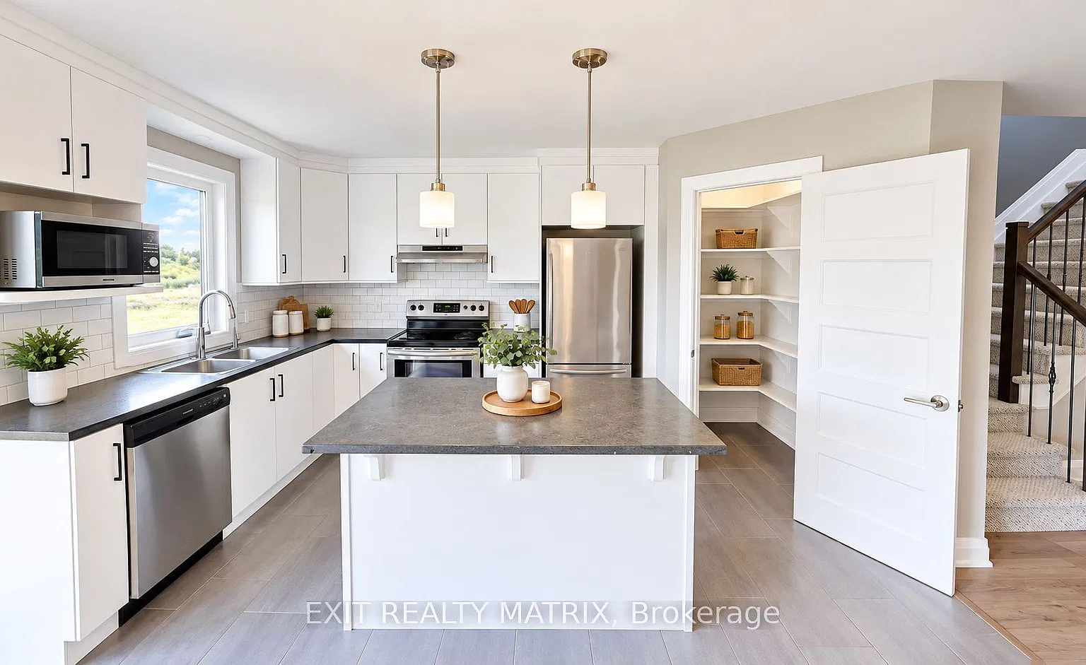 3 bed, $2,400 — Photo 3