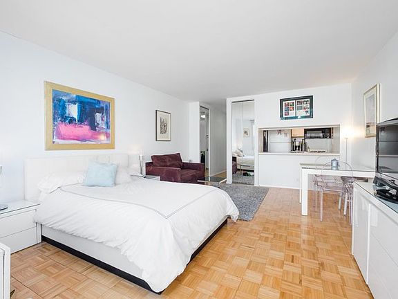 4th image of 350 W 50th St APT 3AA