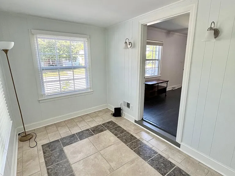 301 Poplar Dr — Photo 9