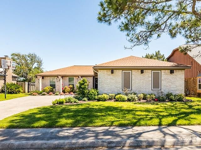 1st image of 32 Lebrun Ct